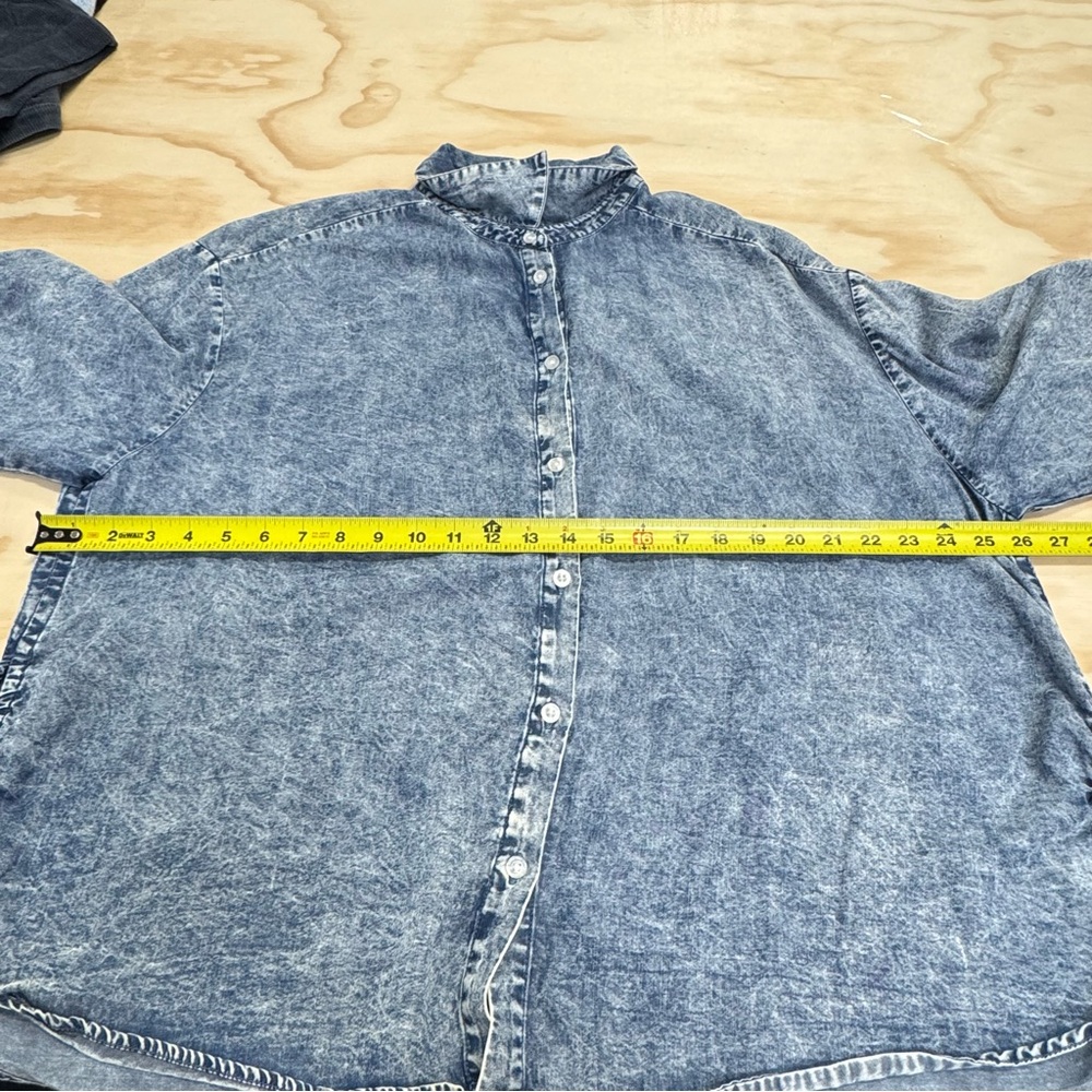 🍁Marc New York Acid Wash Tencel Oversized Cutouts Denim Button Down Shirt Medium - Picture 10 of 13